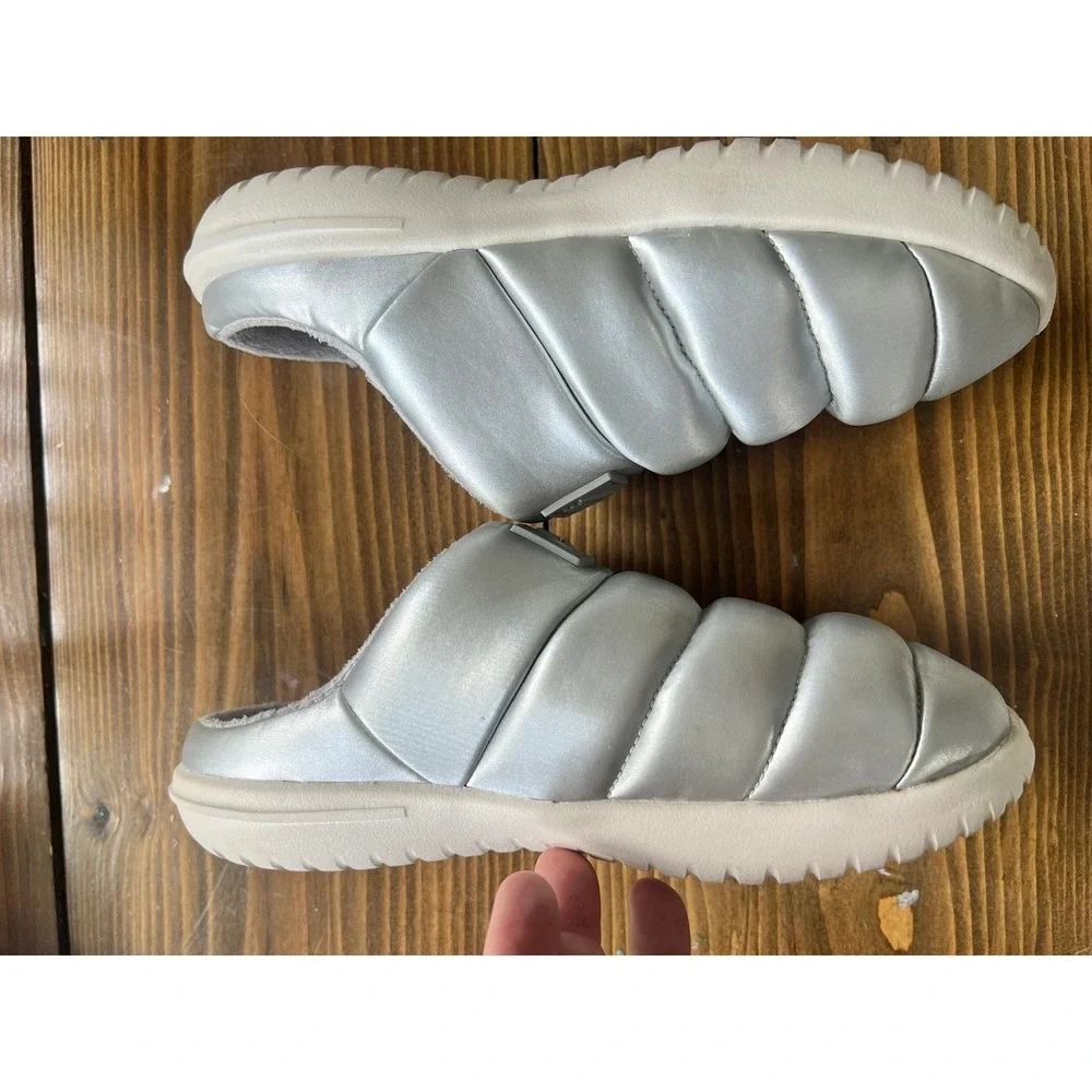 Nike Burrow Metallic Silver Puffer Slippers Fleece Lined Mules DC1458-002